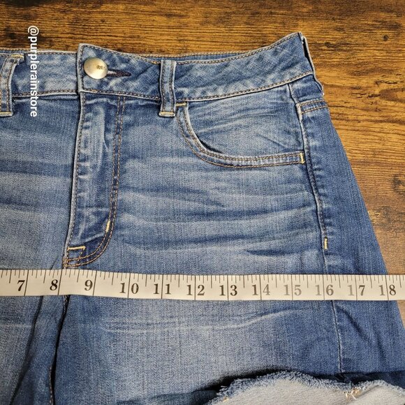 American Eagle Hi Rise Shortie Size 8 Super Stretch Raw Hem Medium Light Wash - Picture 7 of 11